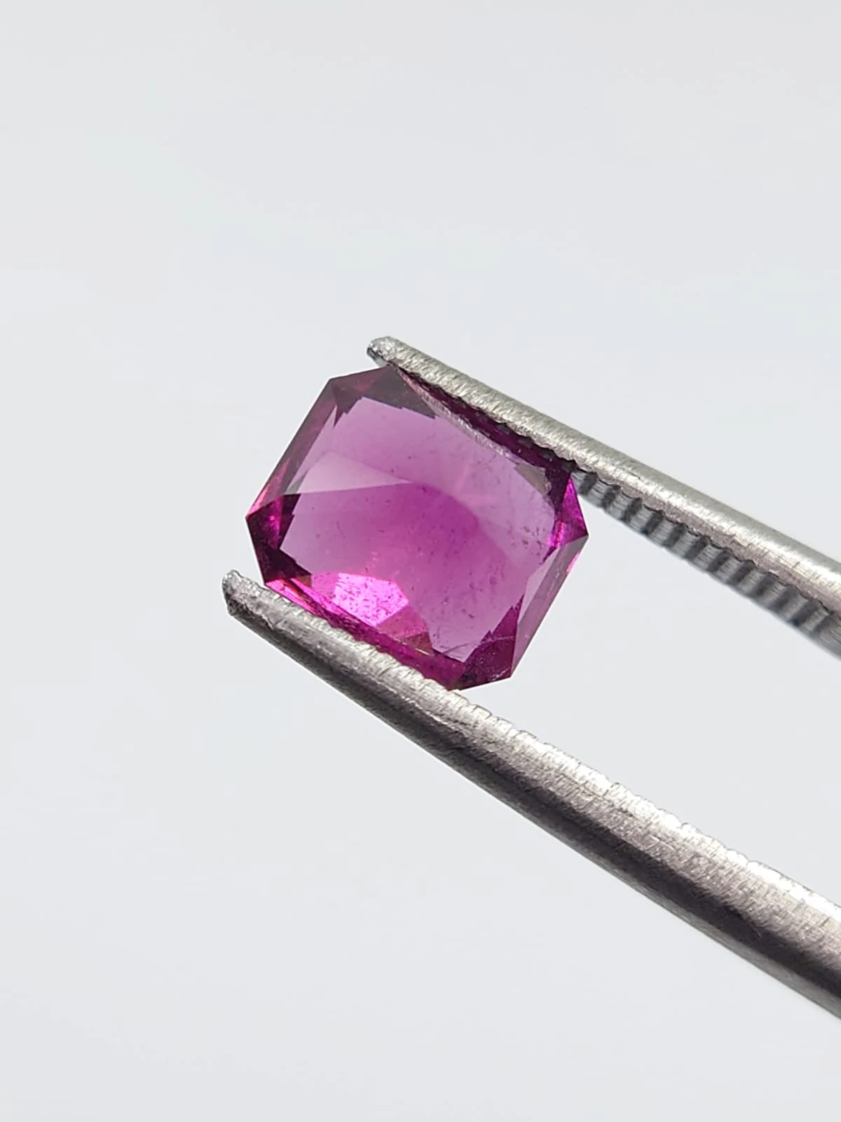 1.76ct Natural Rhodolite Garnet from Africa — view 3